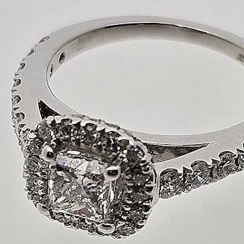 207701 Platinum Ring (Ex Display)